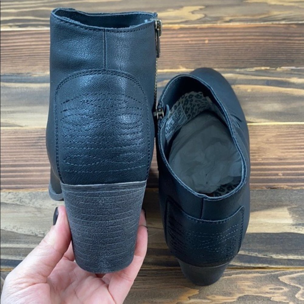 SOLD!! Billabong Black Leather Ankle Booties 9.5 - Picture 5 of 11